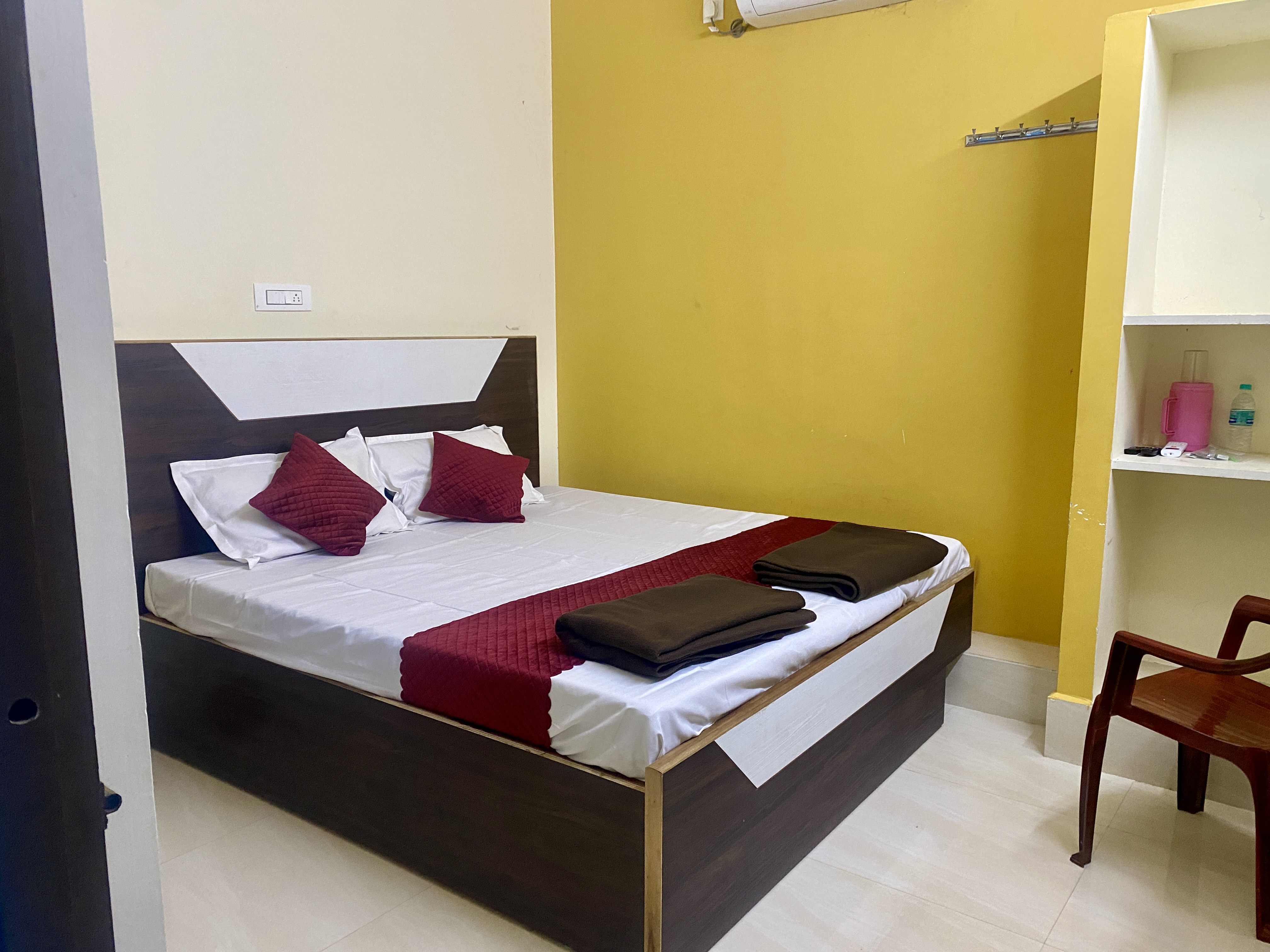 Yellow AC room